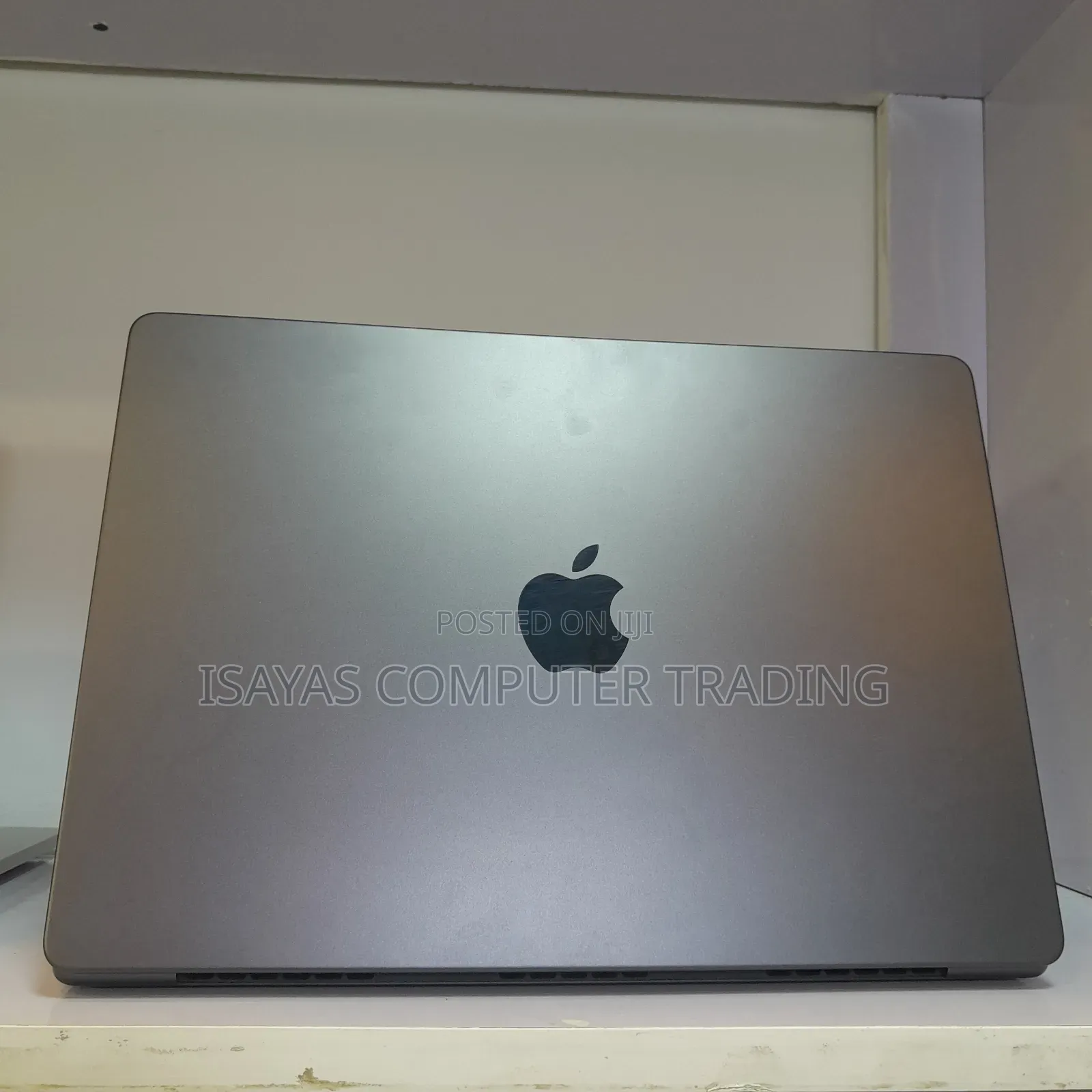 New Laptop Apple MacBook Pro 2024 M3 8GB Apple M3 Pro SSD 512GB