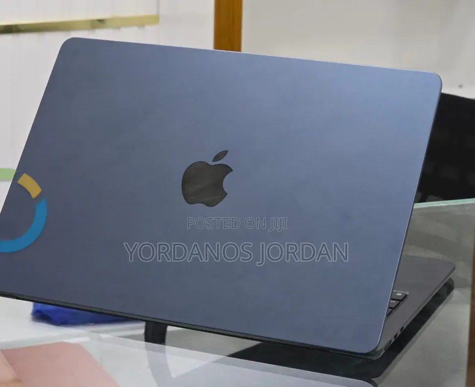 New Laptop Apple MacBook Air 2025 M4 16GB Apple M4 SSD 256GB