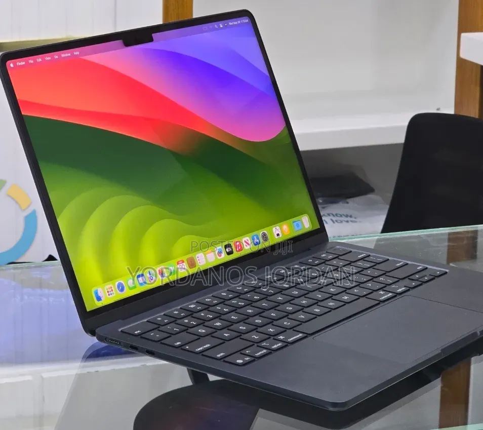 New Laptop Apple MacBook Air 2025 M4 16GB Apple M4 SSD 256GB