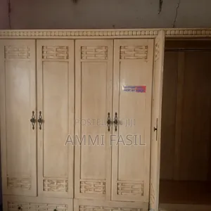 ቁም ሳጥን አልጋ አለው
