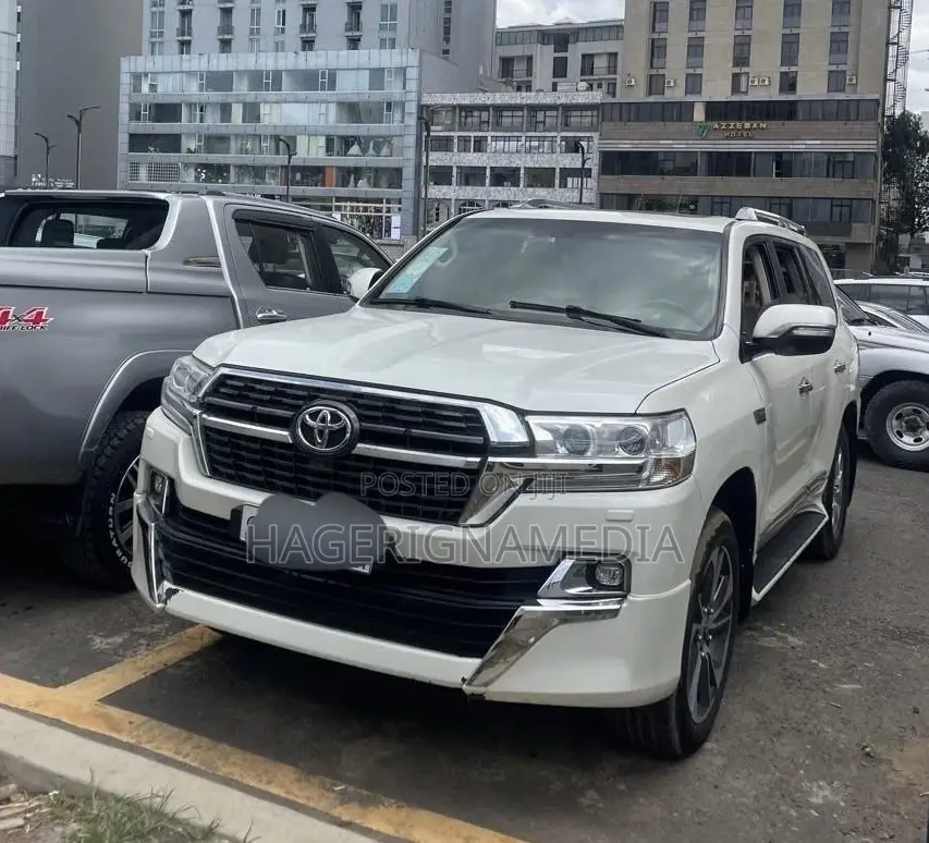 Toyota Land Cruiser 2010 White
