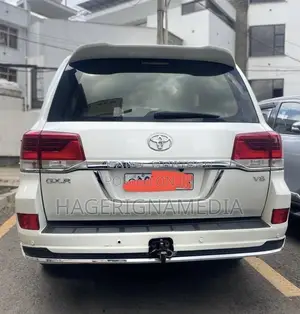 Toyota Land Cruiser 2010 White