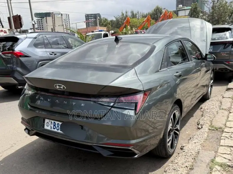 Hyundai Avante 2021 Green