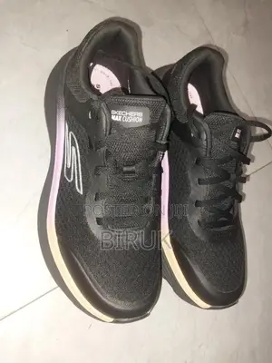 Skechers Max Cushioning Elite