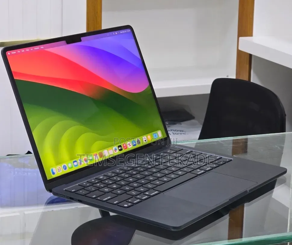 New Laptop Apple MacBook Air 2025 M4 16GB Apple M4 SSD 256GB