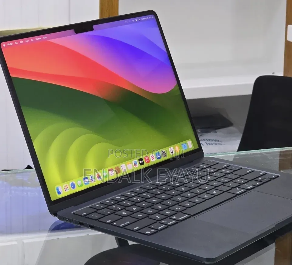 New Laptop Apple MacBook Air 2025 M4 16GB Apple M4 SSD 256GB