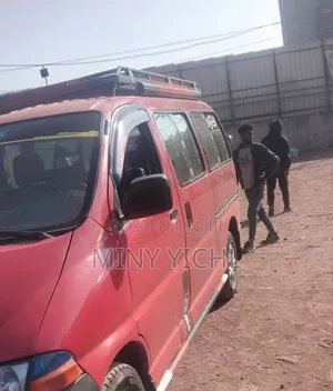 Toyota Grand HiAce 2000 Red