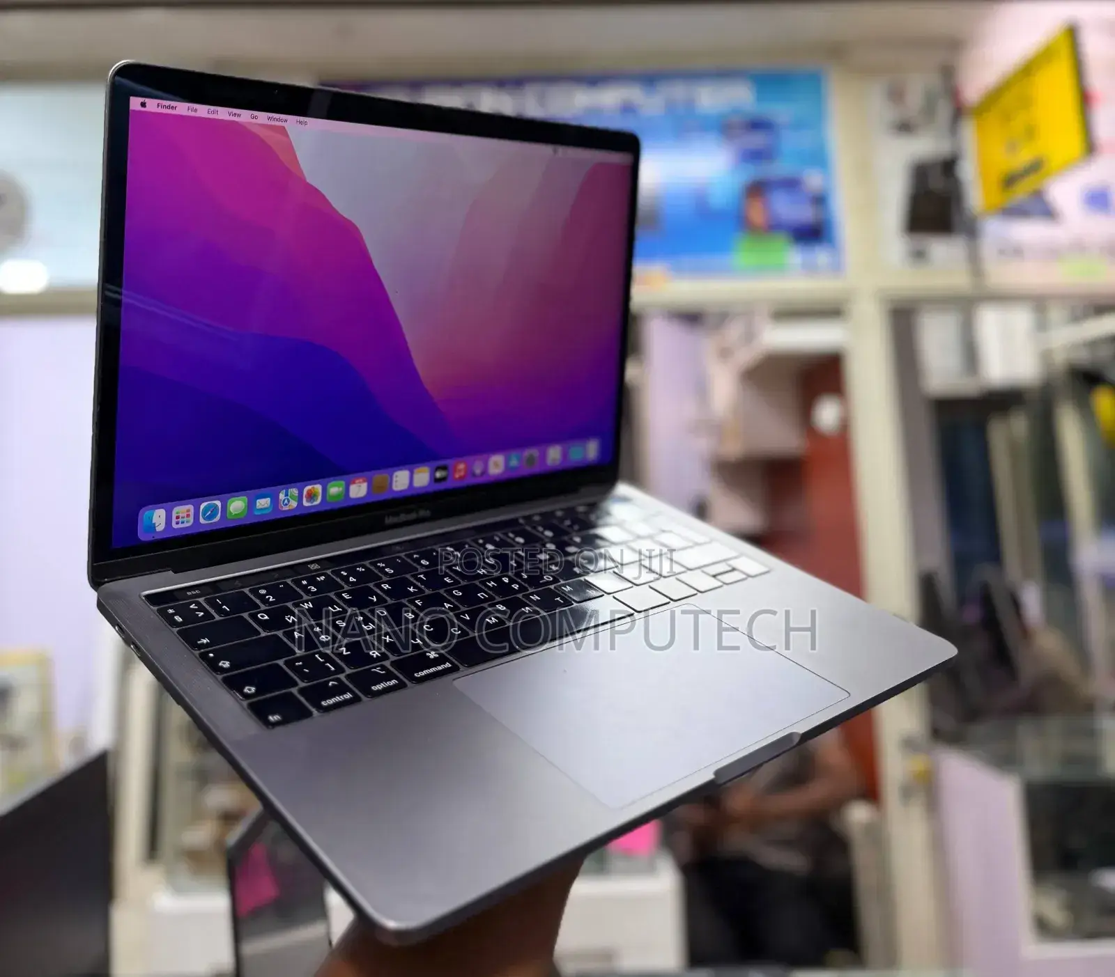 New Laptop Apple MacBook Pro 2019 8GB Intel Core i5 SSD 512GB