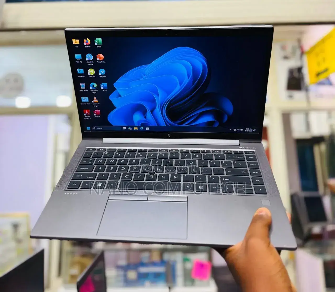 New Laptop HP ZBook Firefly G8 16GB Intel Core i7 SSD 512GB