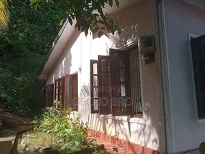 የሚሸጥ ቦታ ቦሌ አካባቢ 550 ካሬ