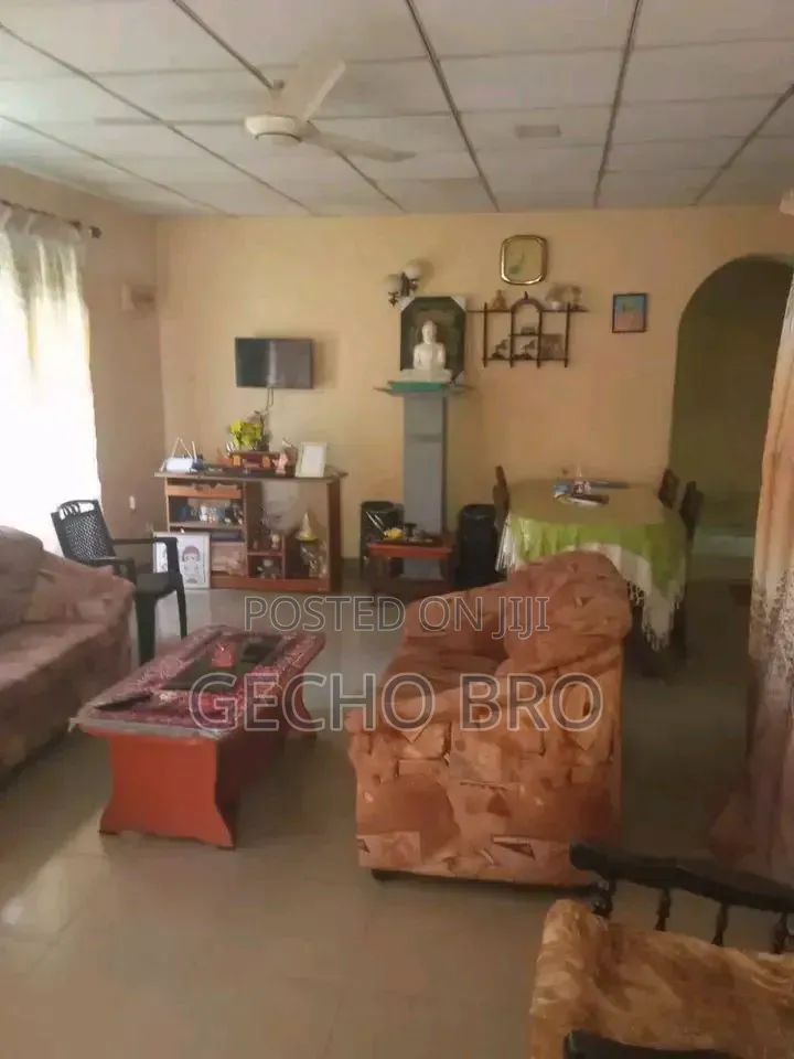 የሚሸጥ ቦታ ቦሌ አካባቢ 550 ካሬ