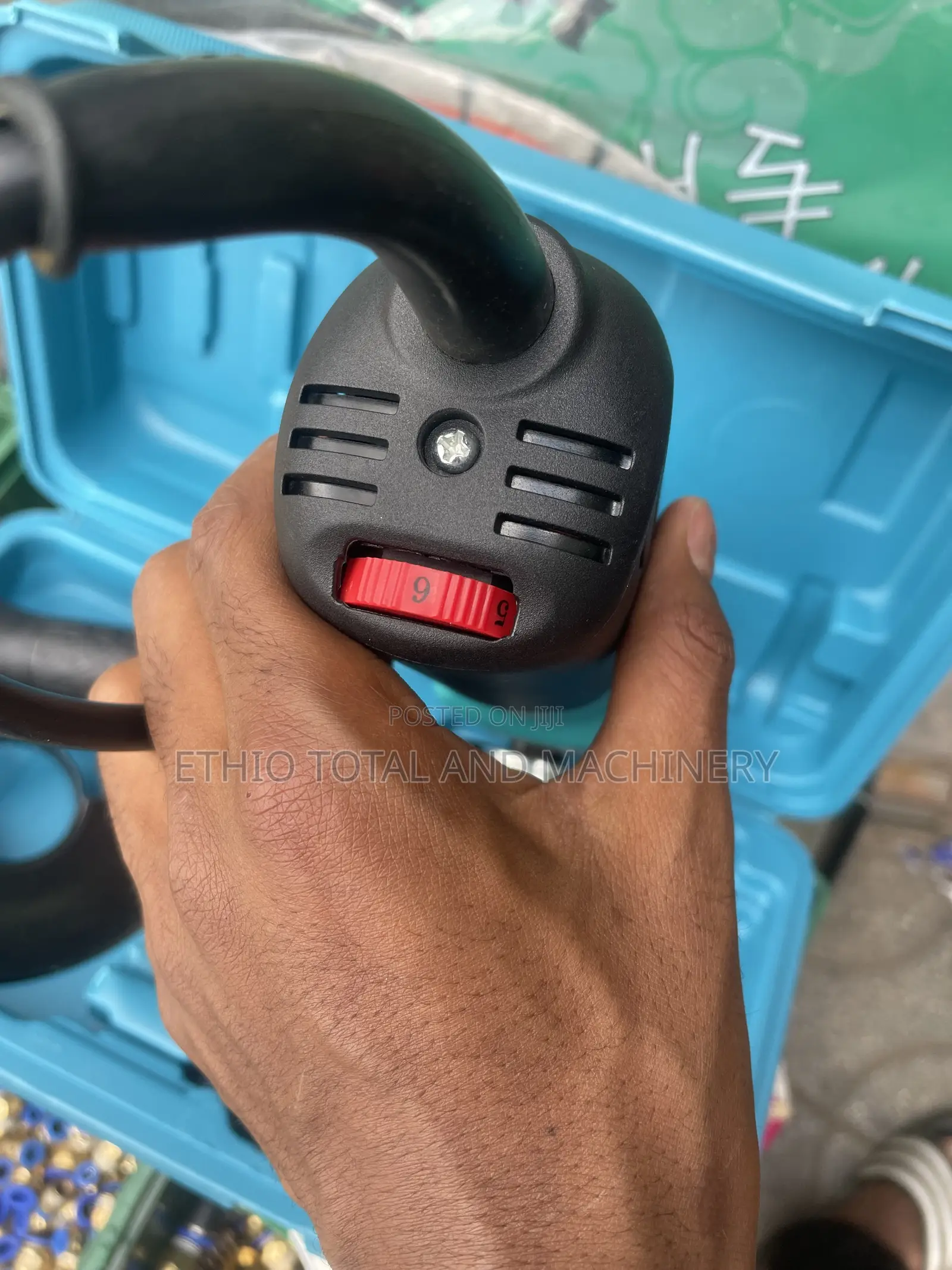 Makita Small Angle Grinder 840 W