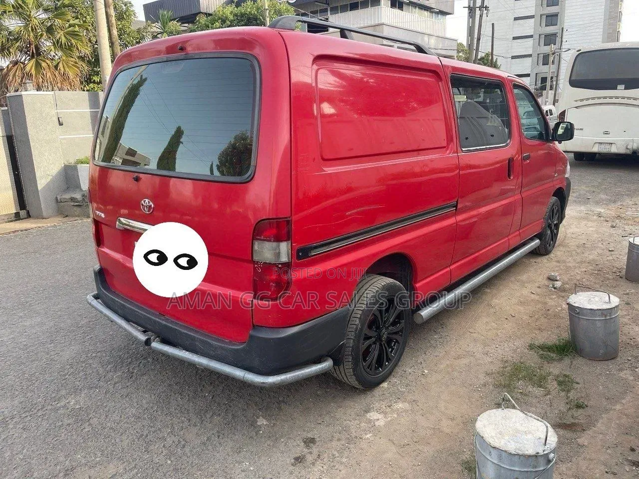 Toyota HiAce 2011 Red