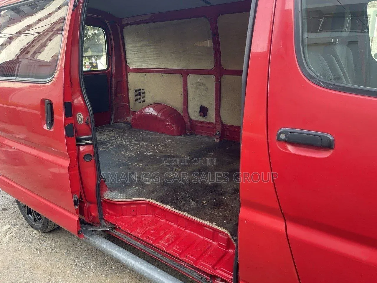 Toyota HiAce 2011 Red