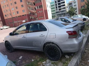 Toyota Belta 2010 Silver
