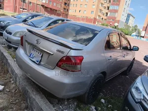 Toyota Belta 2010 Silver
