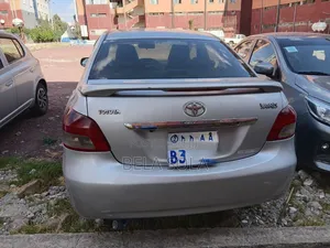 Toyota Belta 2010 Silver