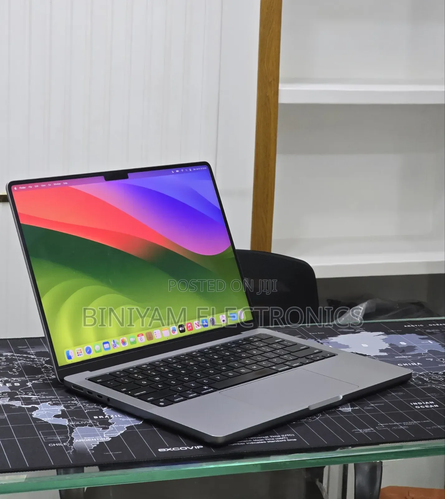 New Laptop Apple MacBook Pro 2023 M3 8GB Apple M3 SSD 512GB