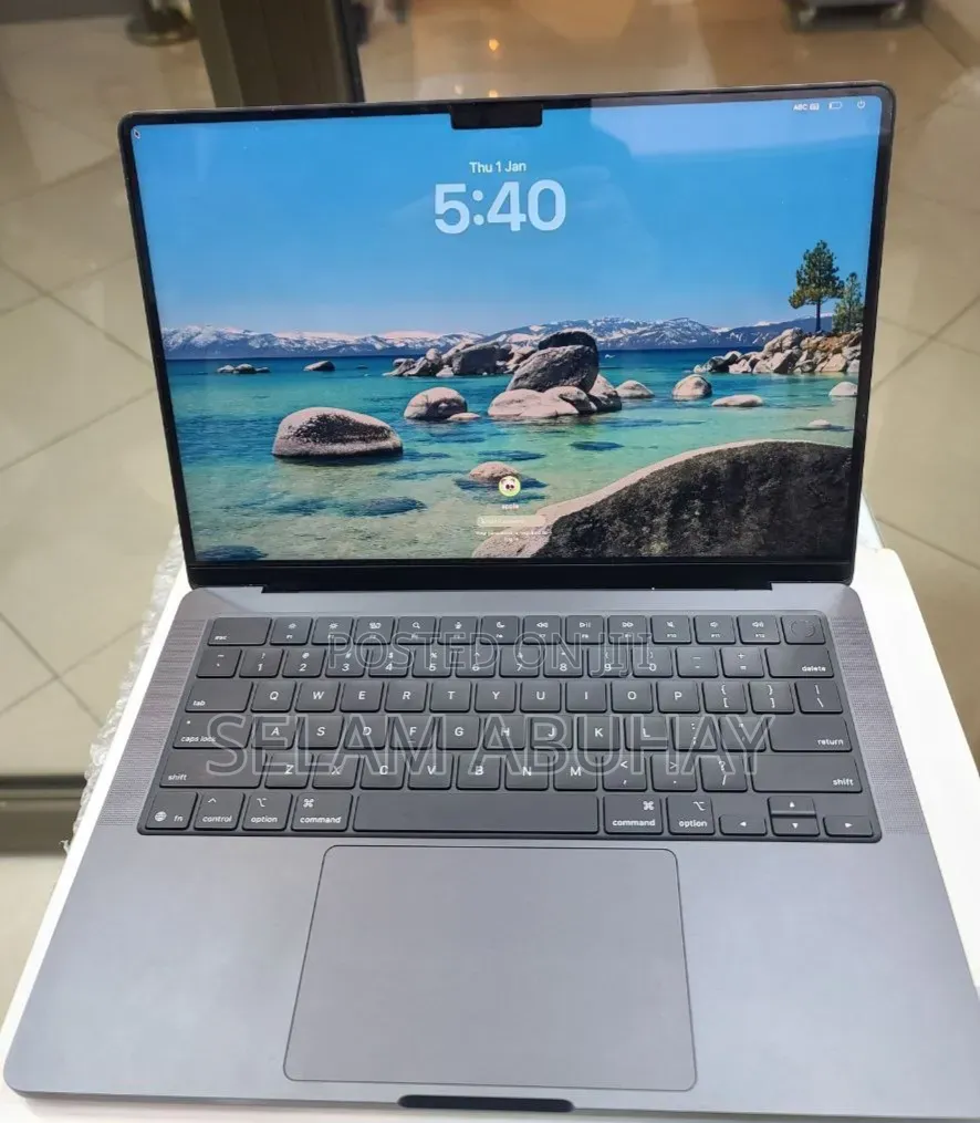 New Laptop Apple MacBook Pro 2025 M5 16GB Apple M5 Pro SSD 512GB