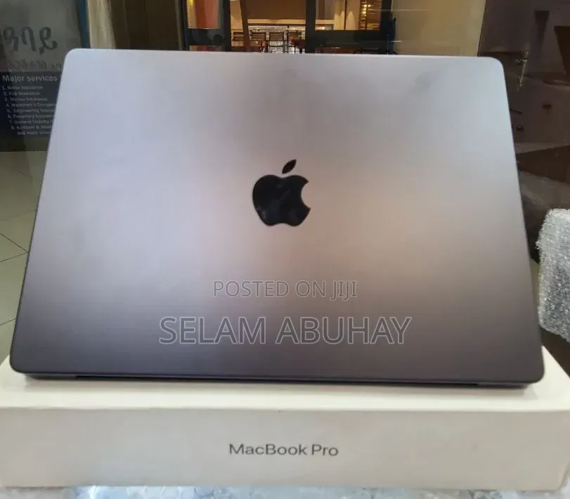 New Laptop Apple MacBook Pro 2025 M5 16GB Apple M5 Pro SSD 512GB