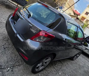 Toyota Yaris 2012 Gray