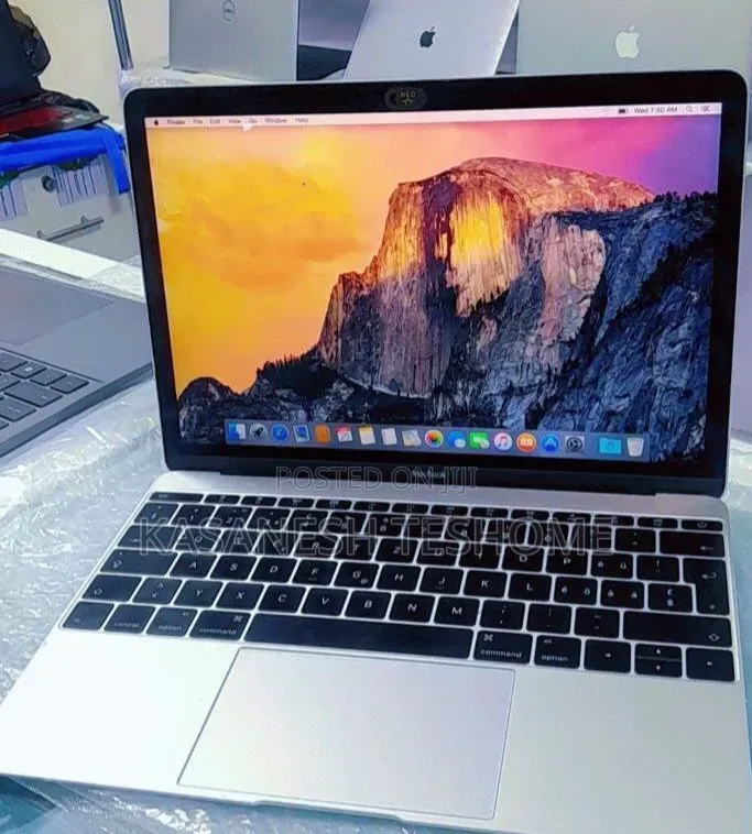 New Laptop Apple MacBook Pro 2015 8GB SSD 512GB
