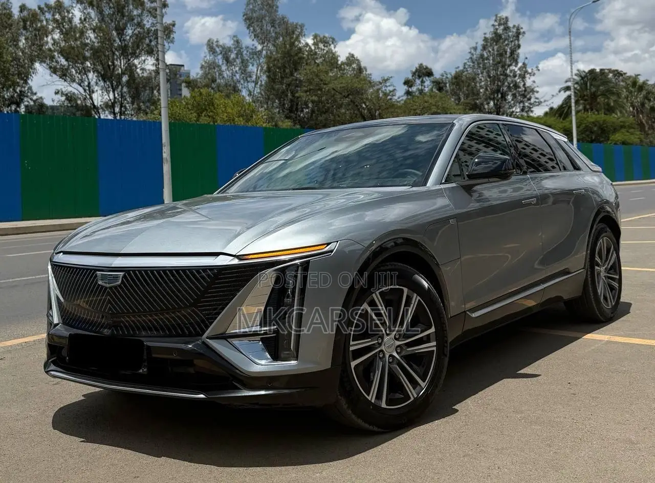 Cadillac Lyriq 100 kWh AWD 2023 Silver