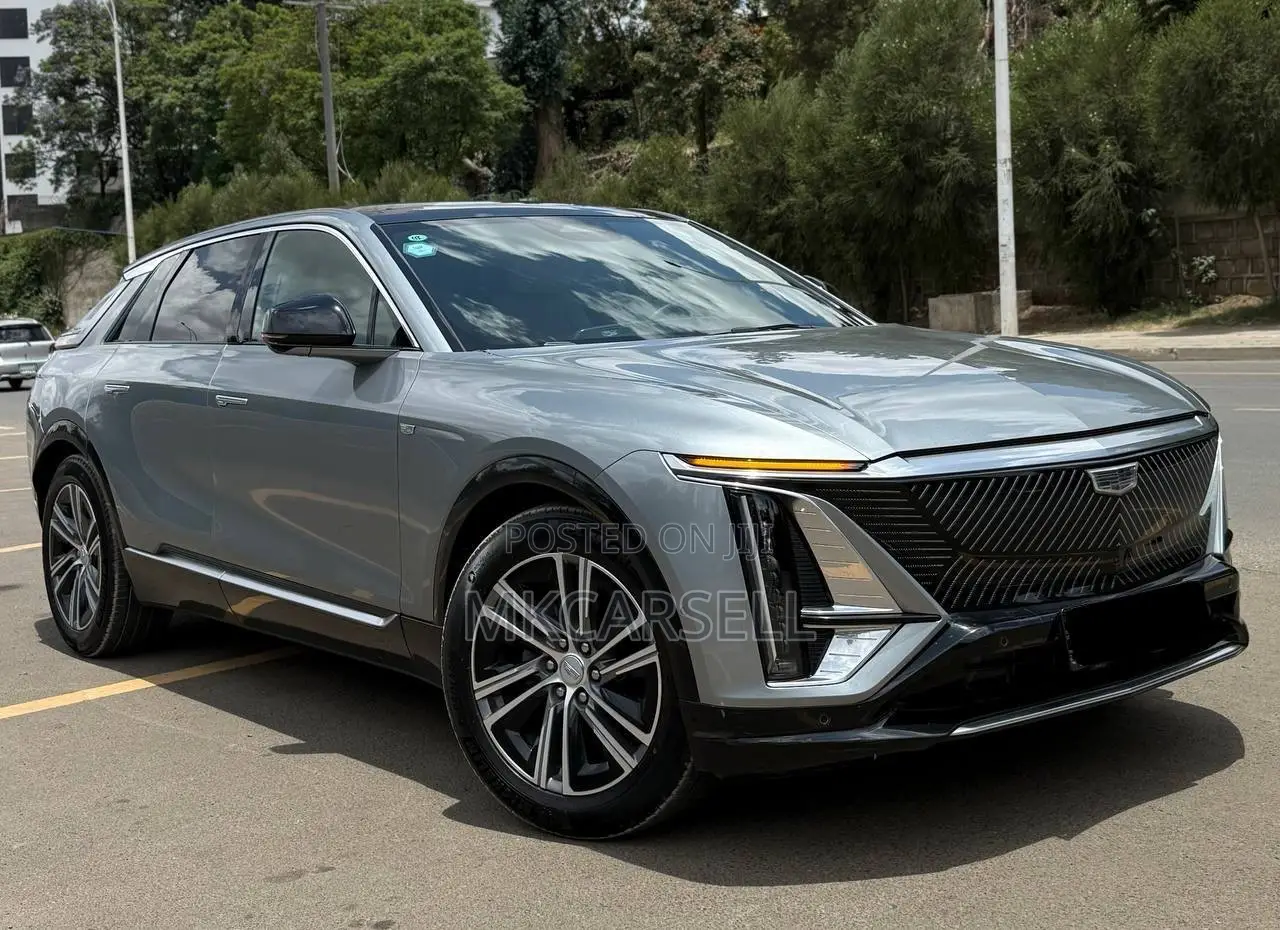 Cadillac Lyriq 100 kWh AWD 2023 Silver
