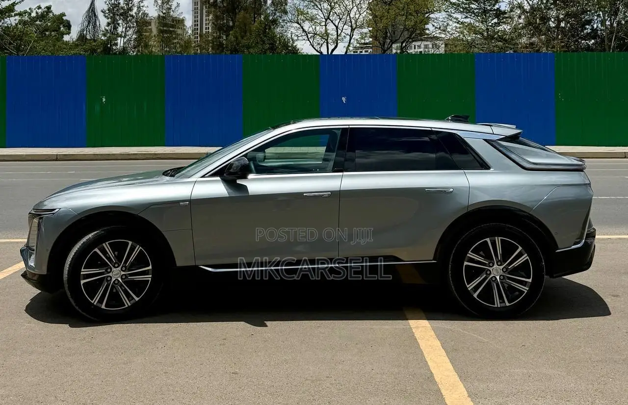 Cadillac Lyriq 100 kWh AWD 2023 Silver