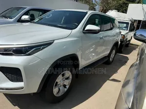 Toyota Fortuner 2023 White