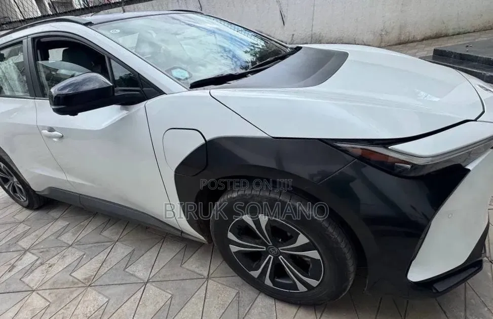 Toyota bZ4X 2023 Off white