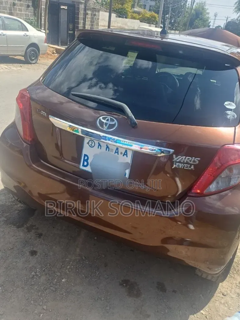 Toyota Yaris 2012 Brown