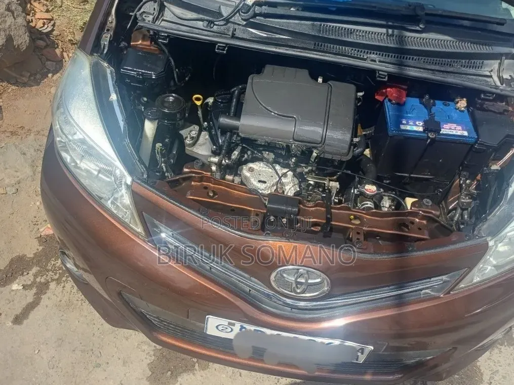 Toyota Yaris 2012 Brown