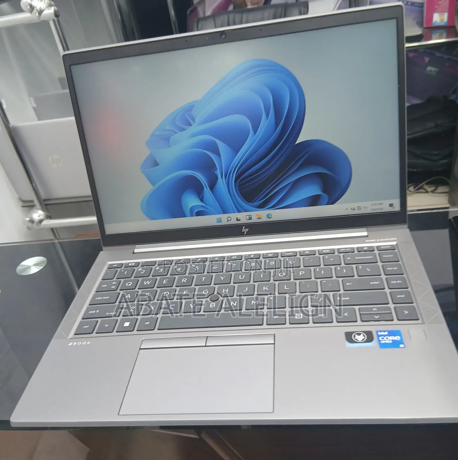 New Laptop HP ZBook Firefly G8 16GB Intel Core i5 SSD 512GB