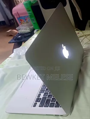 Laptop Apple MacBook 2012 4GB Intel Core i3 SSD 128GB