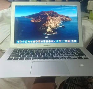 Laptop Apple MacBook 2012 4GB Intel Core i3 SSD 128GB