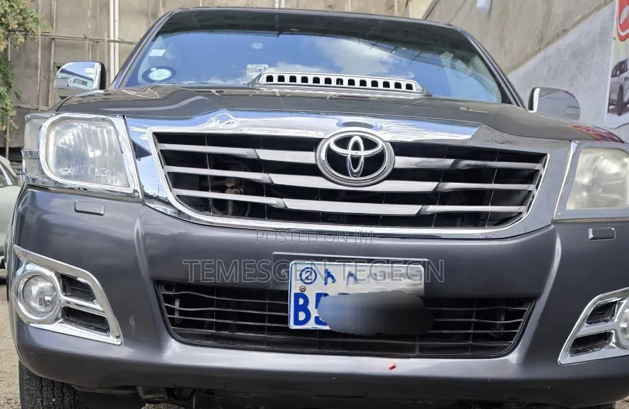 Toyota Hilux 2015 Gray