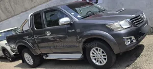 Toyota Hilux 2015 Gray