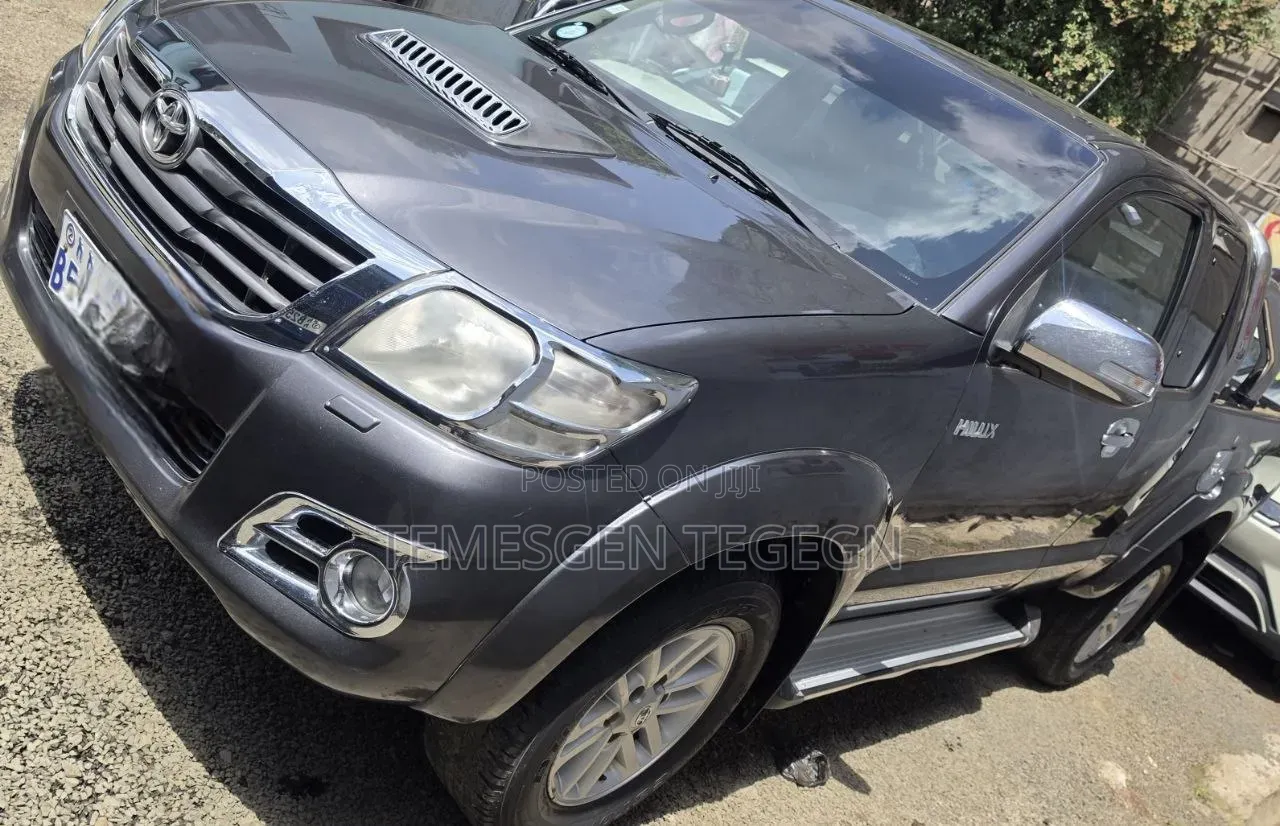 Toyota Hilux 2015 Gray