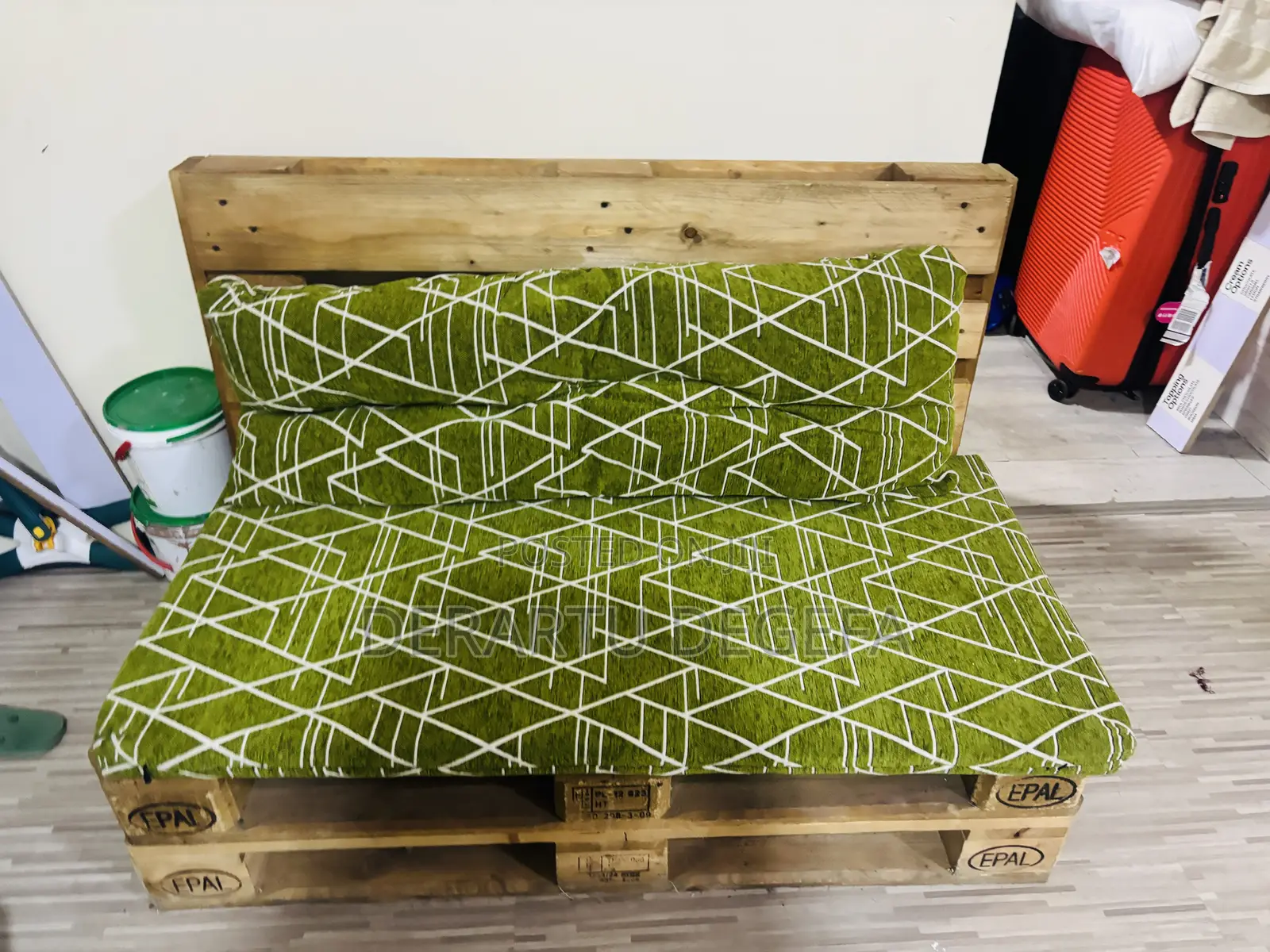 4‐Piece Wooden Pallet Sofa
