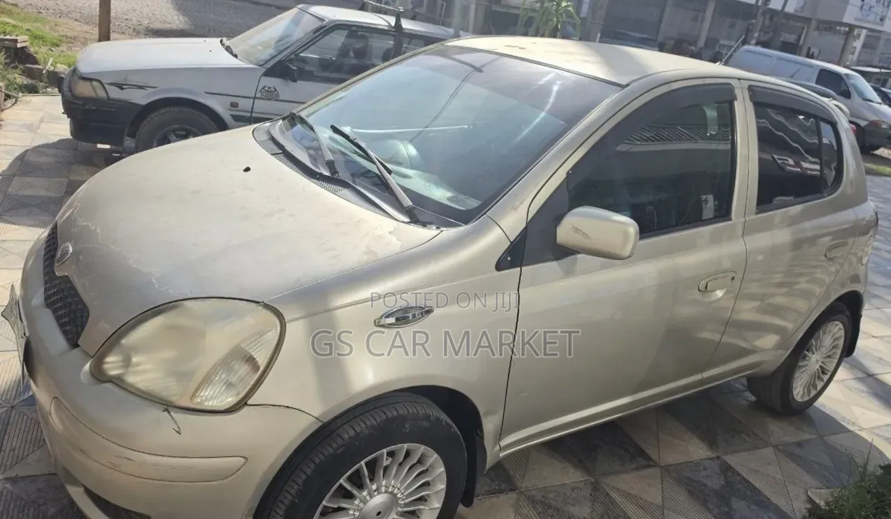Toyota Vitz 2004 Silver