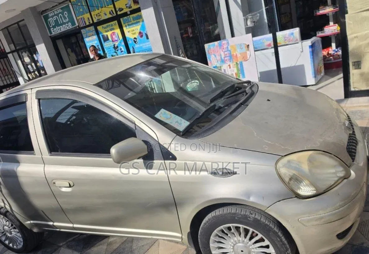 Toyota Vitz 2004 Silver