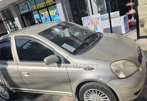 Toyota Vitz 2004 Silver