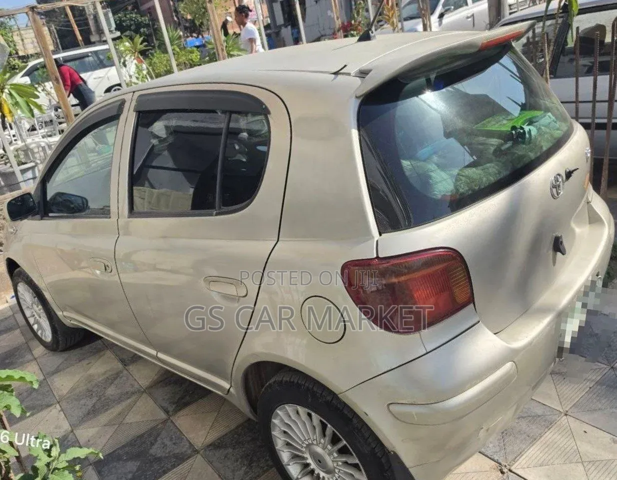 Toyota Vitz 2004 Silver