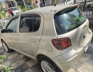 Toyota Vitz 2004 Silver