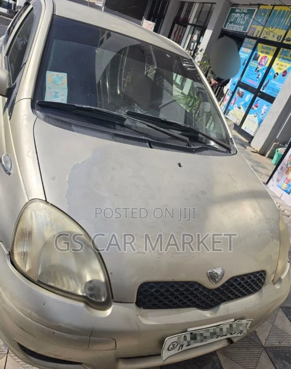 Toyota Vitz 2004 Silver