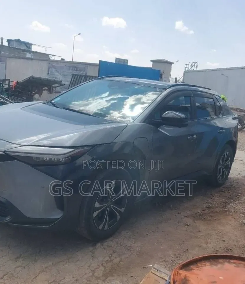 Toyota bZ4X 71.4 kWh AWD 2023 Gray
