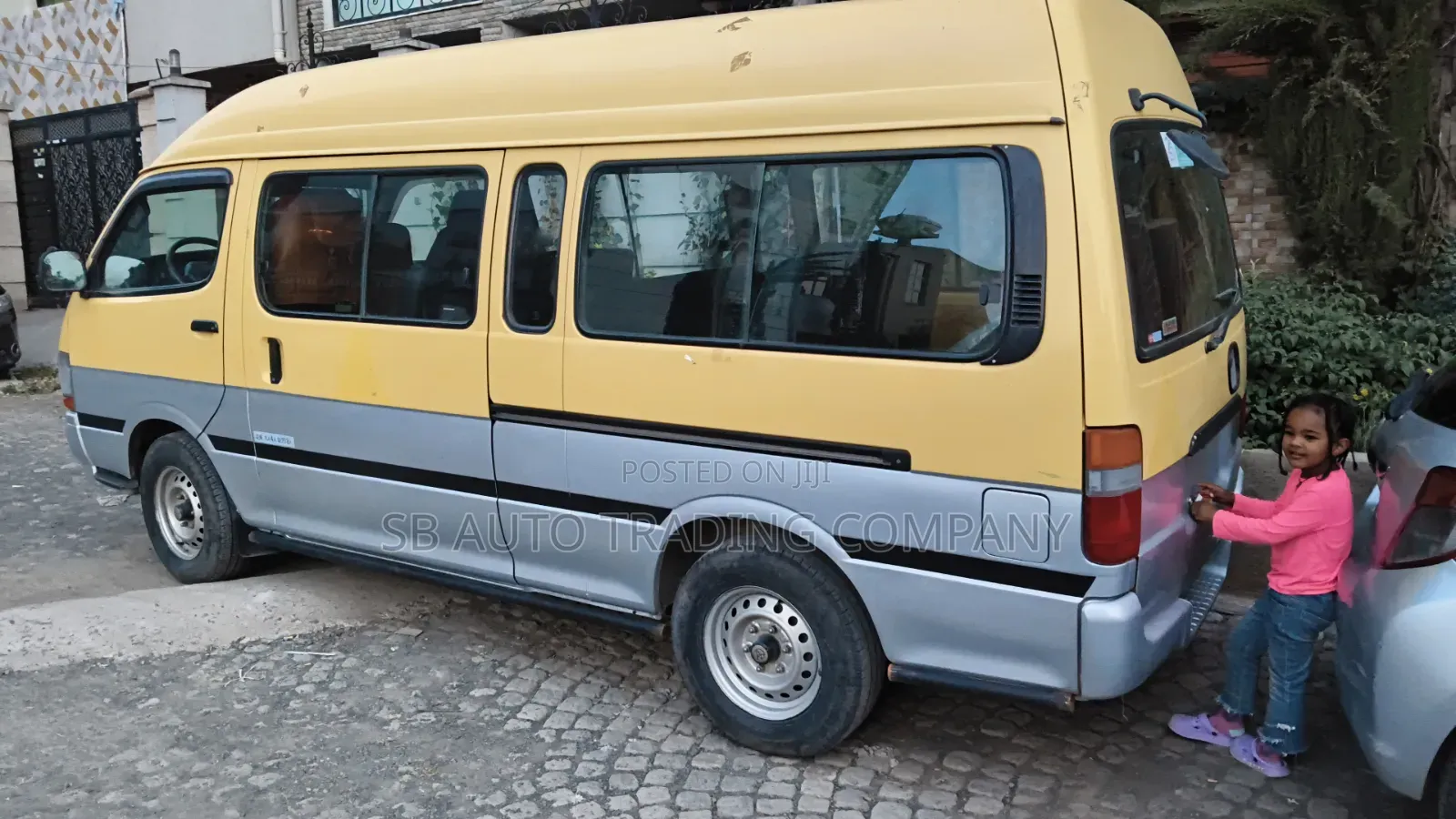 Toyota HiAce 2002 Yellow