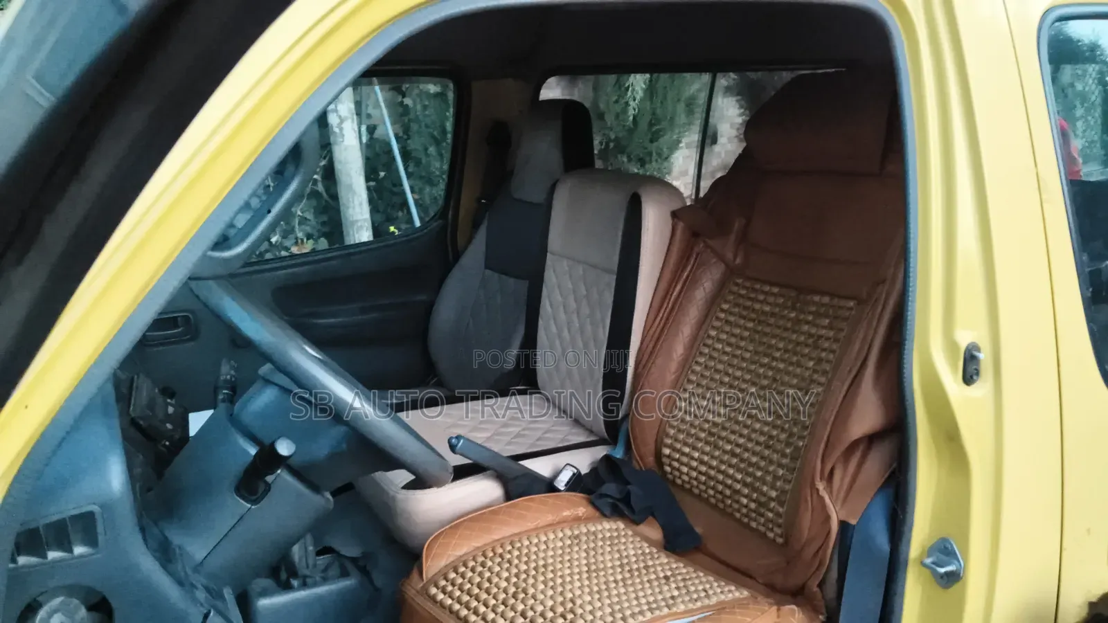 Toyota HiAce 2002 Yellow