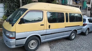 Toyota HiAce 2002 Yellow